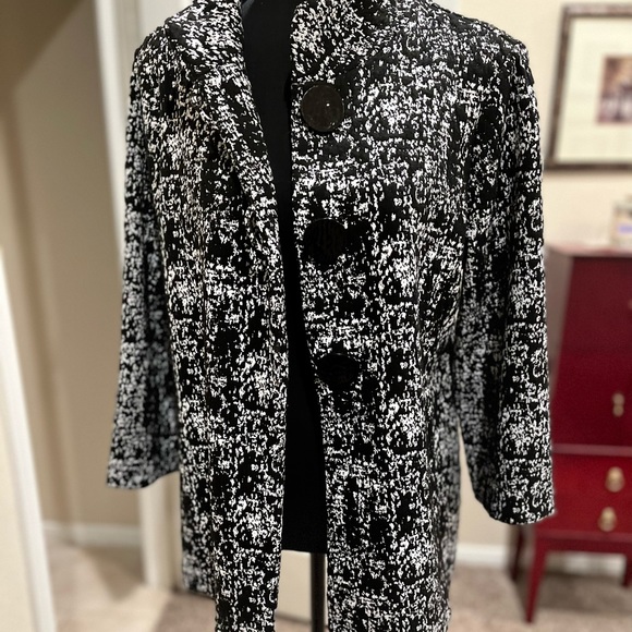 JM Collection Mottles Black and White Lightweight Coat 3 large buttons - Picture 3 of 10